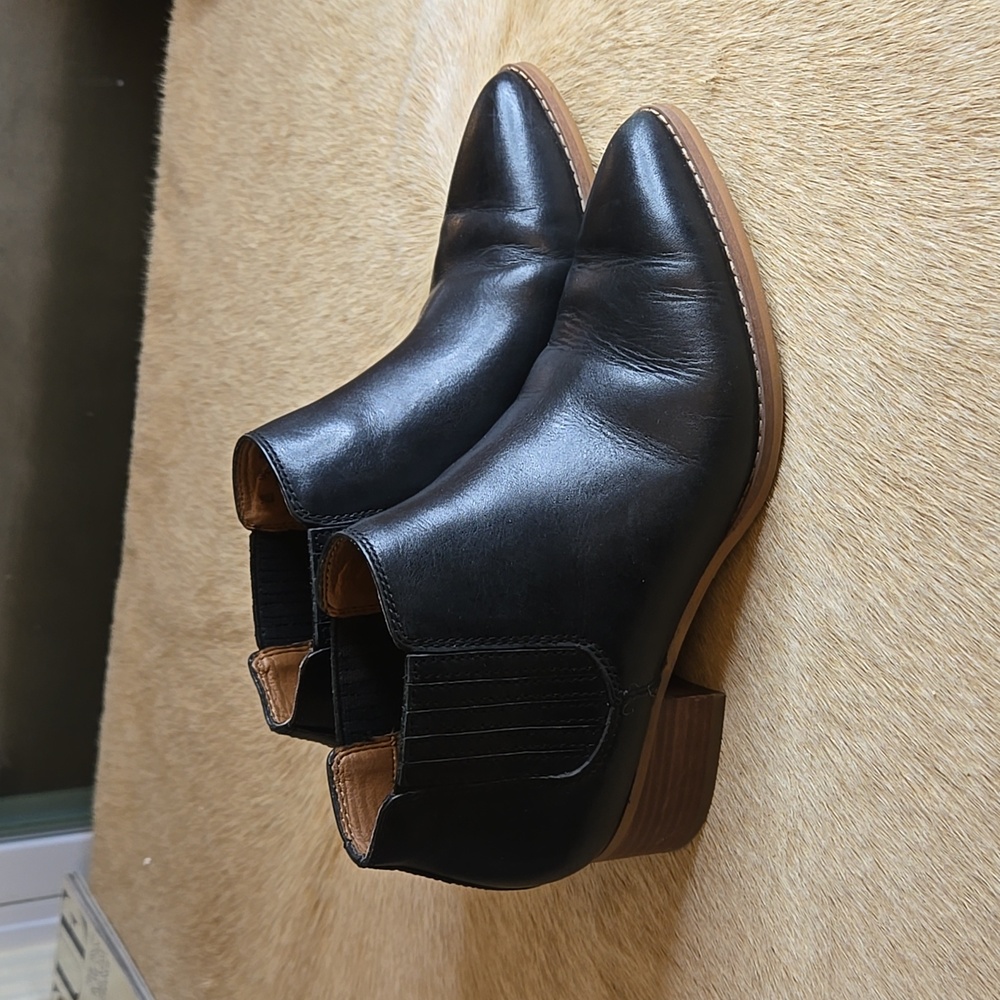 SARTO Seville Chelsea Ankle Boot sz. 6M